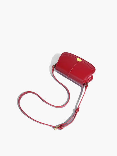 Yumuşak Tokalı Parlak Crossbody Çanta